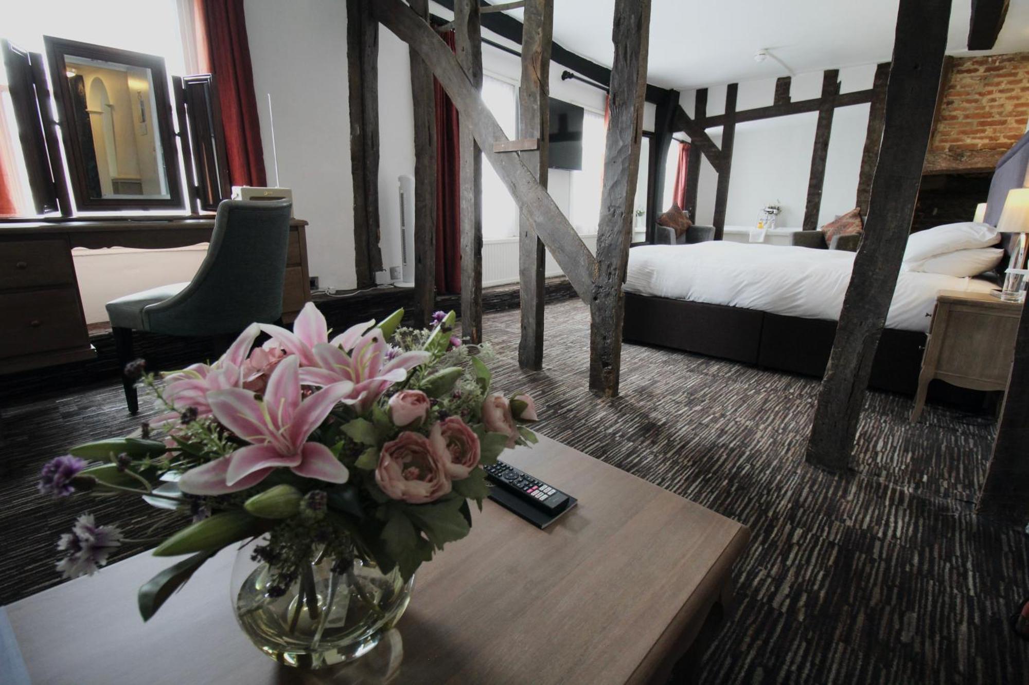The Saracens Head Hotel Great Dunmow Exteriör bild