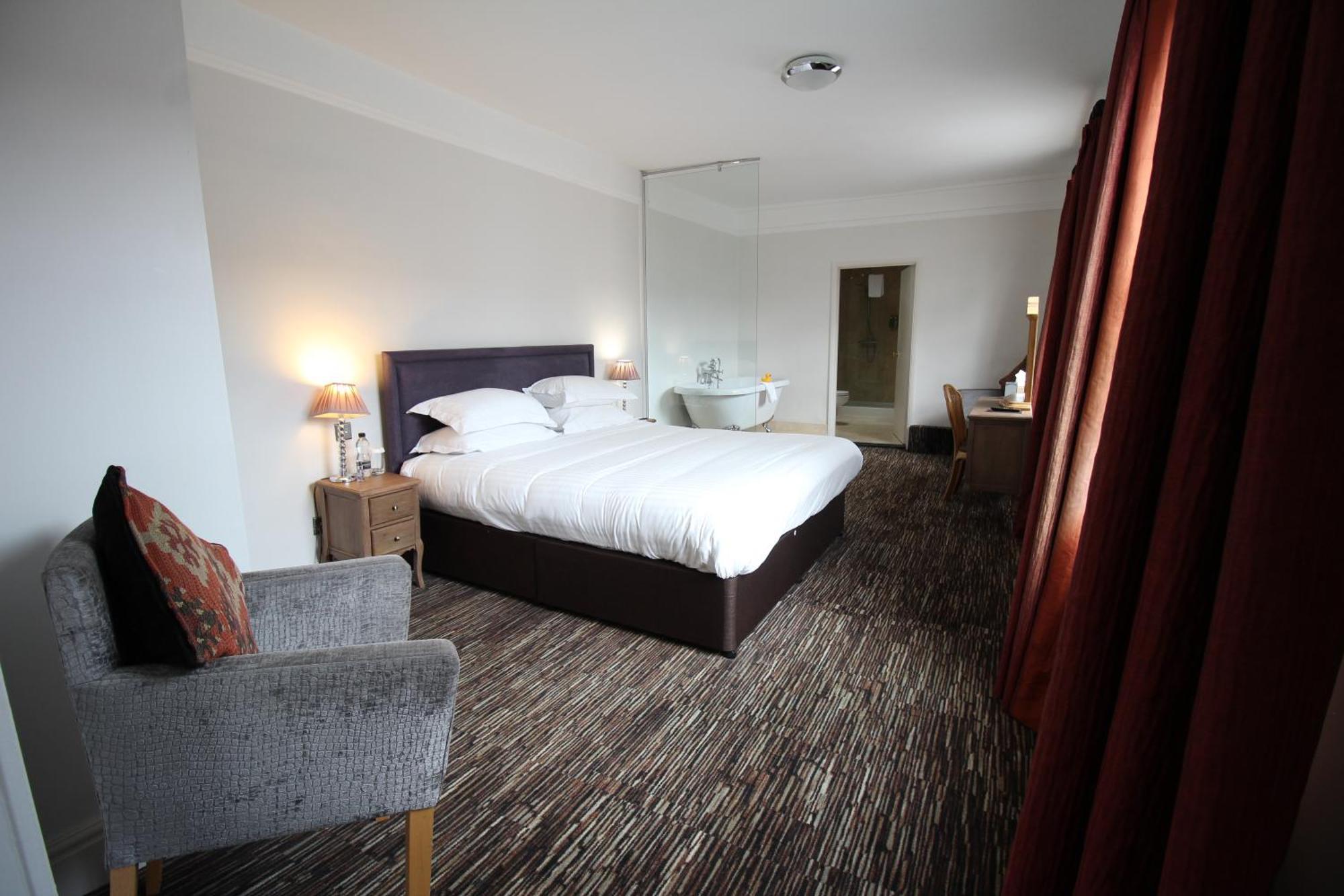 The Saracens Head Hotel Great Dunmow Exteriör bild
