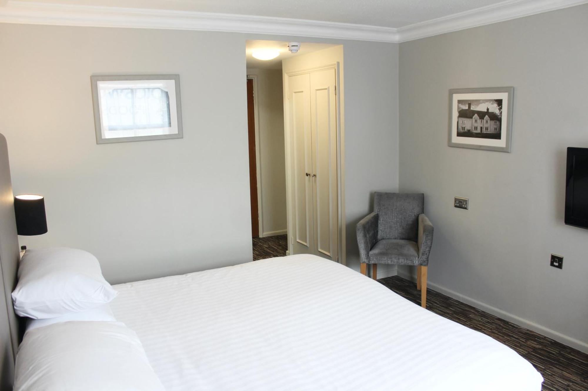 The Saracens Head Hotel Great Dunmow Exteriör bild