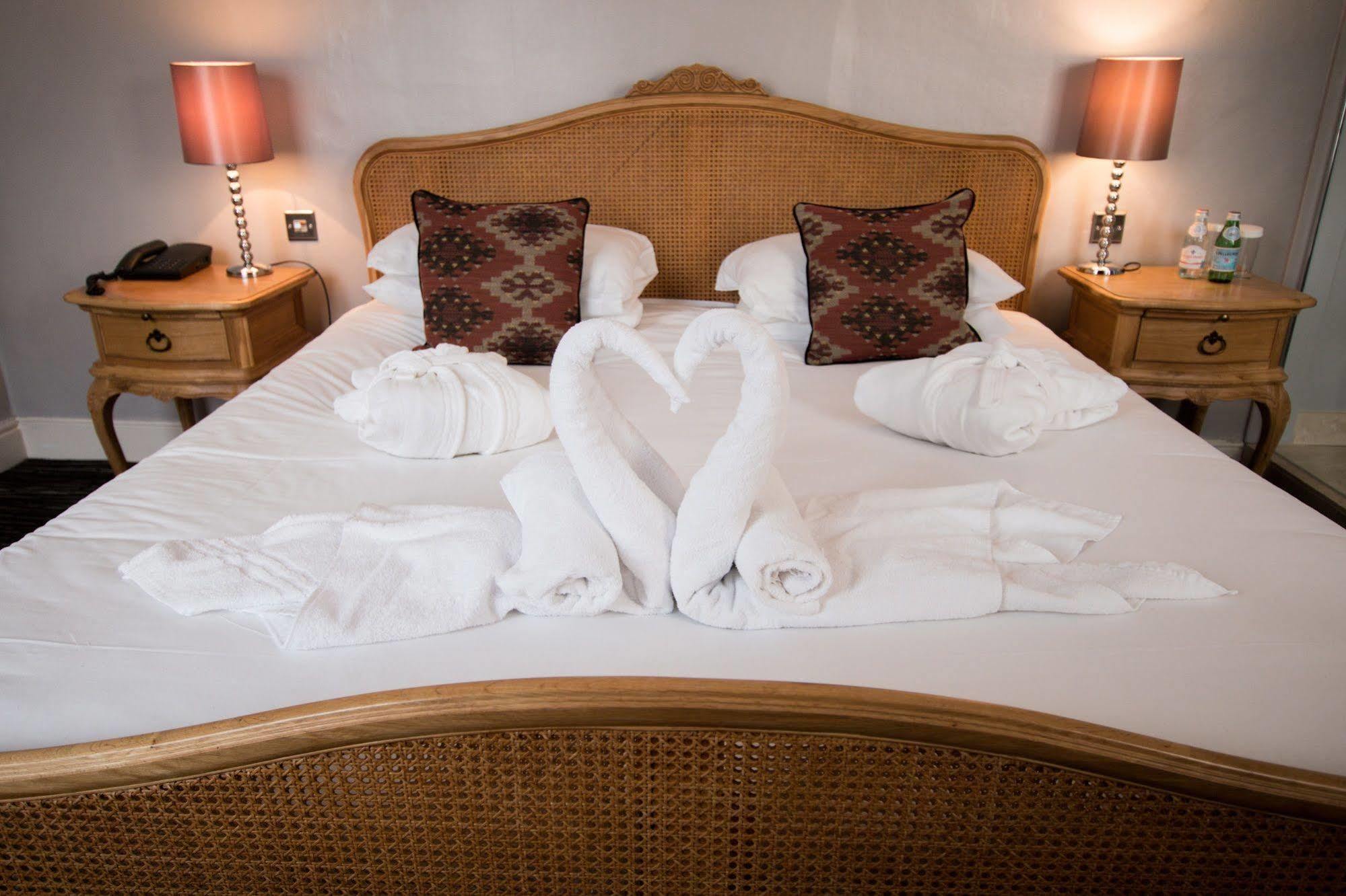 The Saracens Head Hotel Great Dunmow Exteriör bild